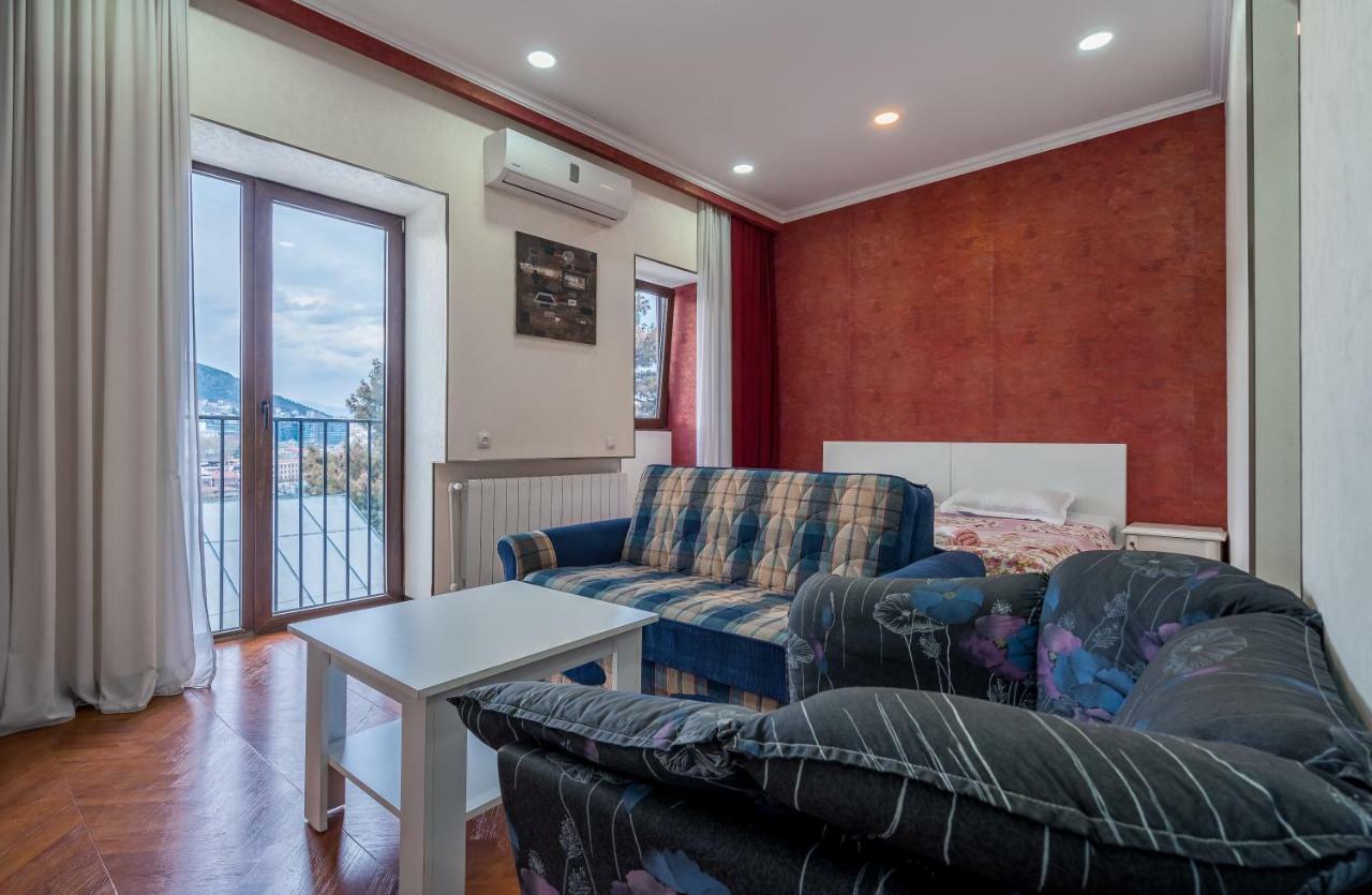 Apartments Near Metekhi Cathedral تبليسي المظهر الخارجي الصورة