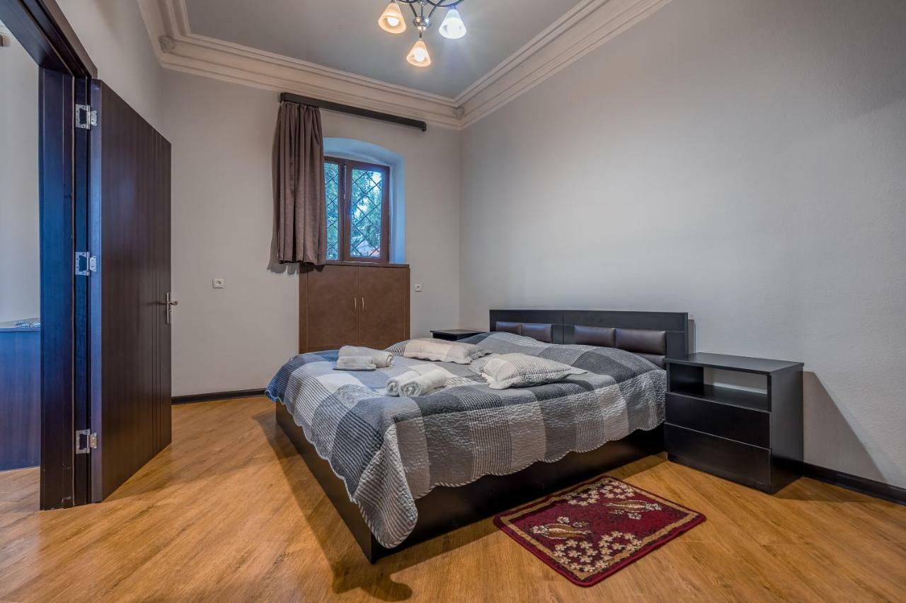 Apartments Near Metekhi Cathedral تبليسي المظهر الخارجي الصورة