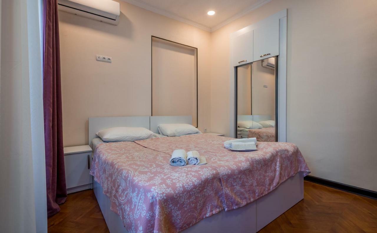Apartments Near Metekhi Cathedral تبليسي المظهر الخارجي الصورة