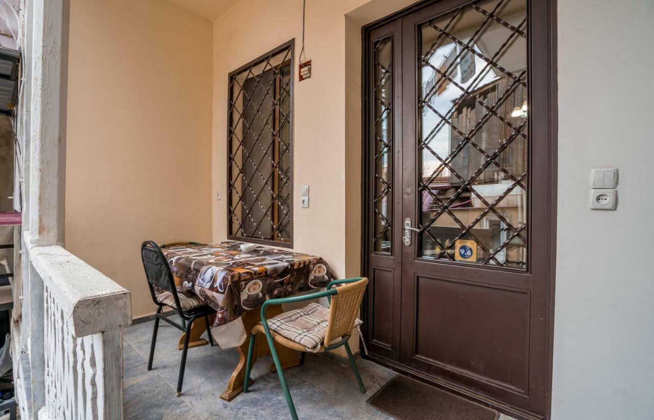 Apartments Near Metekhi Cathedral تبليسي المظهر الخارجي الصورة