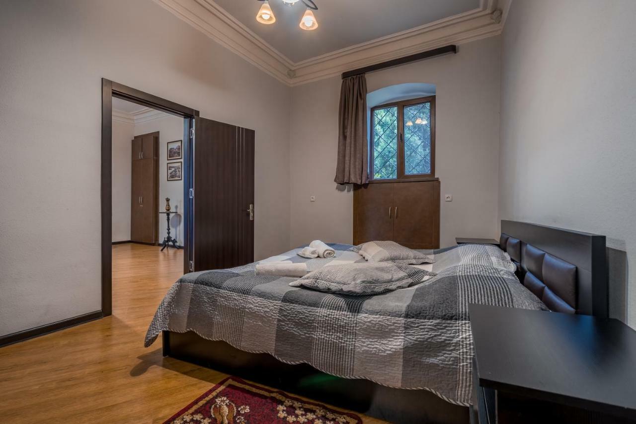 Apartments Near Metekhi Cathedral تبليسي المظهر الخارجي الصورة
